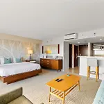Breathtaking Studio Ocean Views! Pool! Beach!